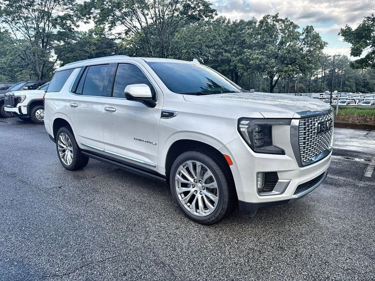 Used 2022 White Frost Tricoat GMC Denali image 2