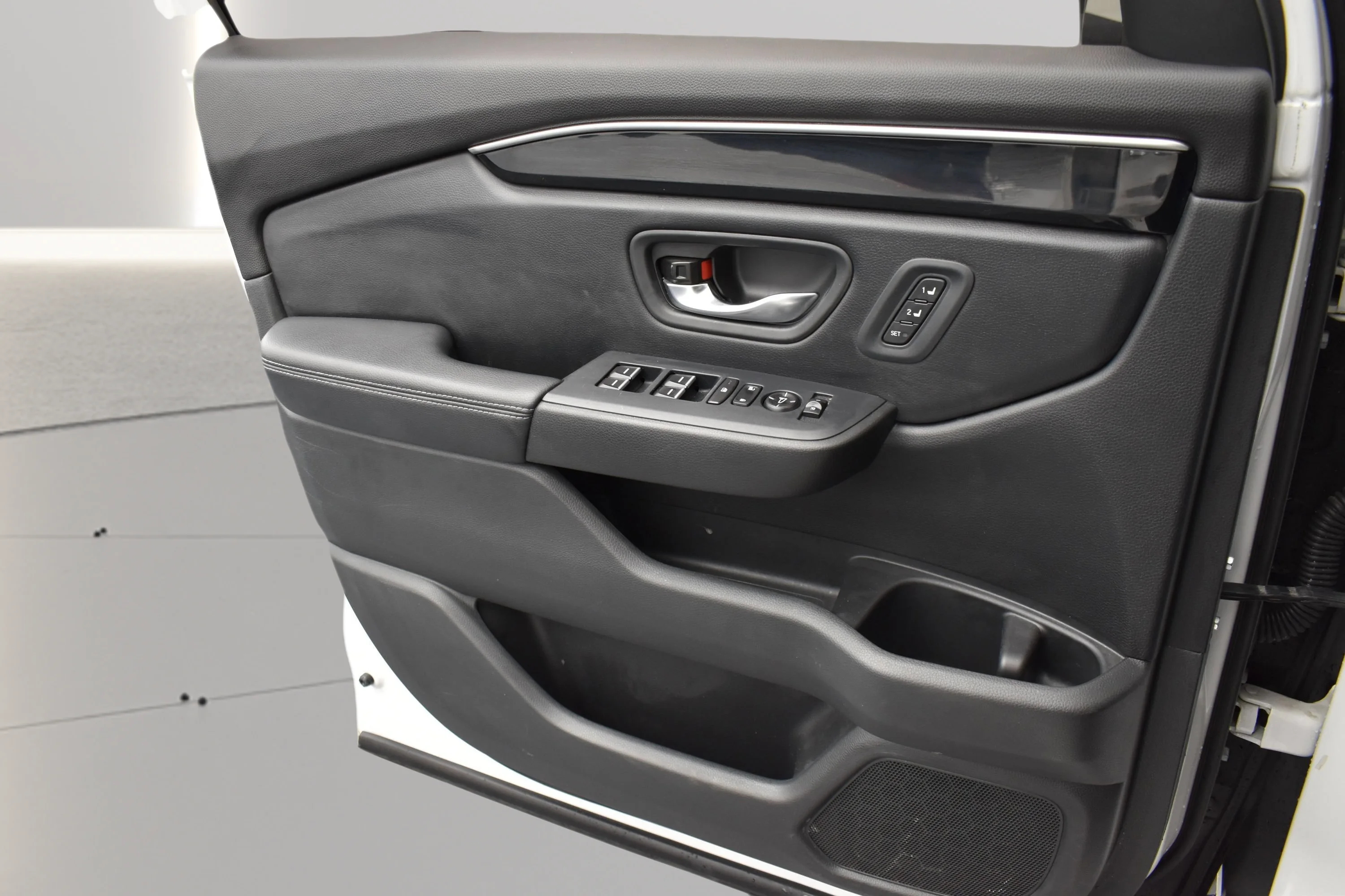Used 2023 Platinum White Pearl Honda Touring image 19