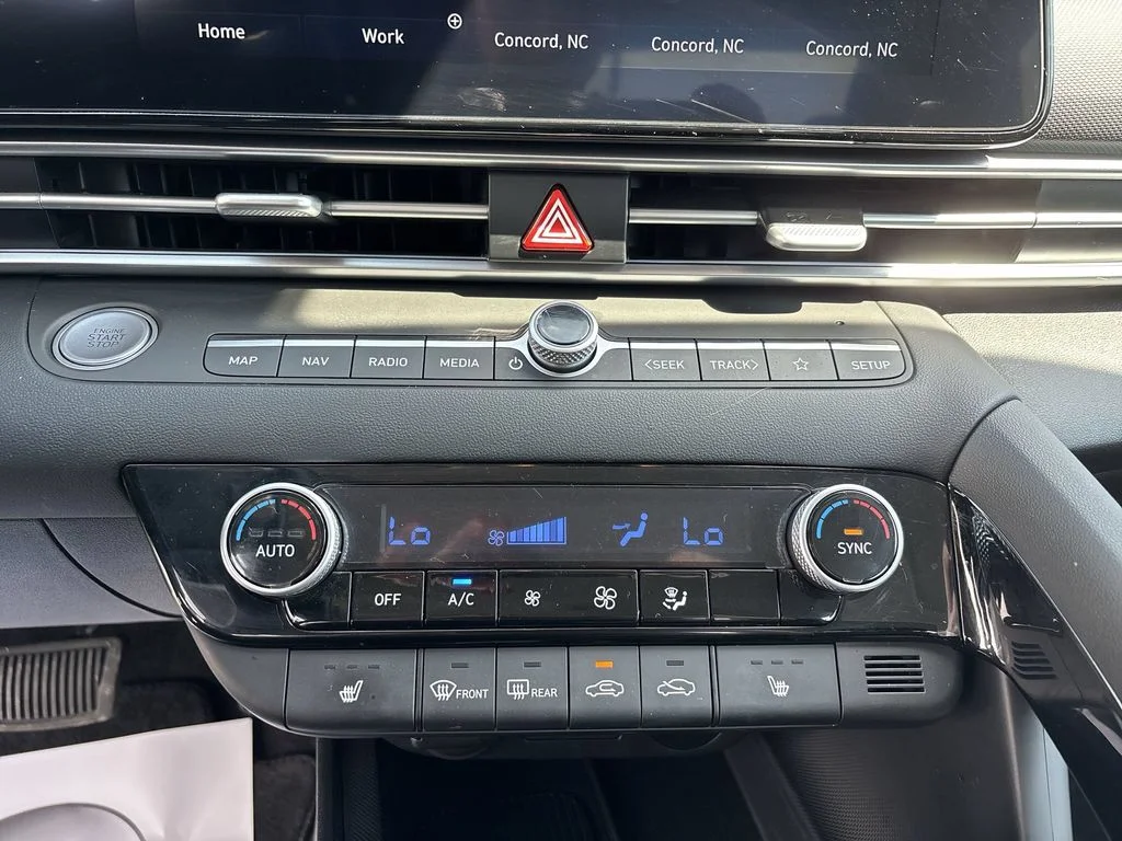 Used 2025 Blue Hyundai SEL Convenience image 17