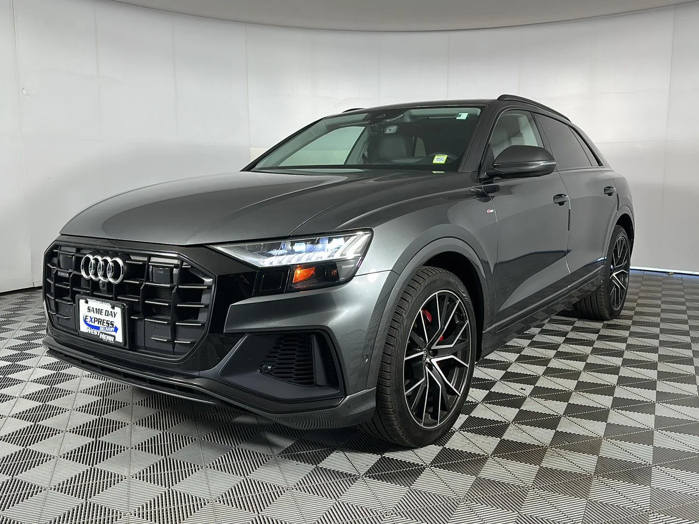 Used 2019 Daytona Gray Pearl Effect Audi Prestige image 3