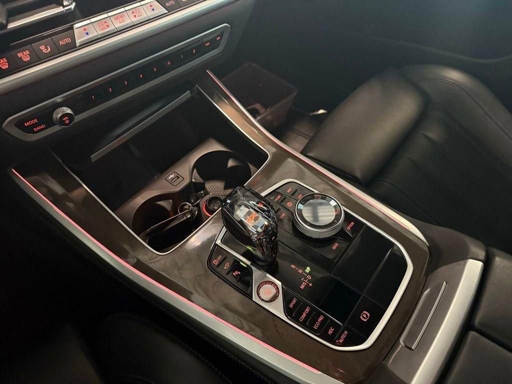 Used 2022 White BMW xDrive40i image 11