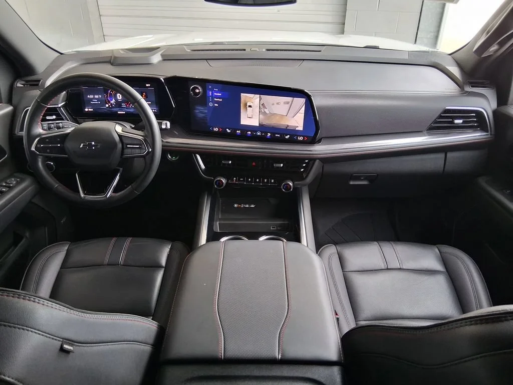 Used 2025 Iridescent Pearl Tricoat Chevrolet RST image 10