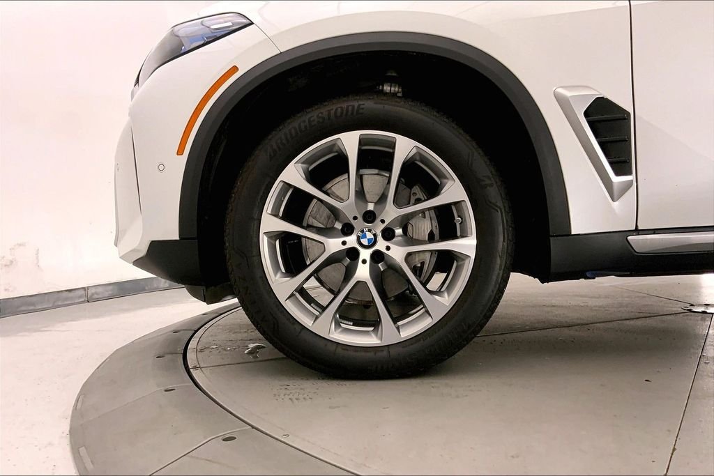Used 2026 Mineral White Metallic BMW  image 8