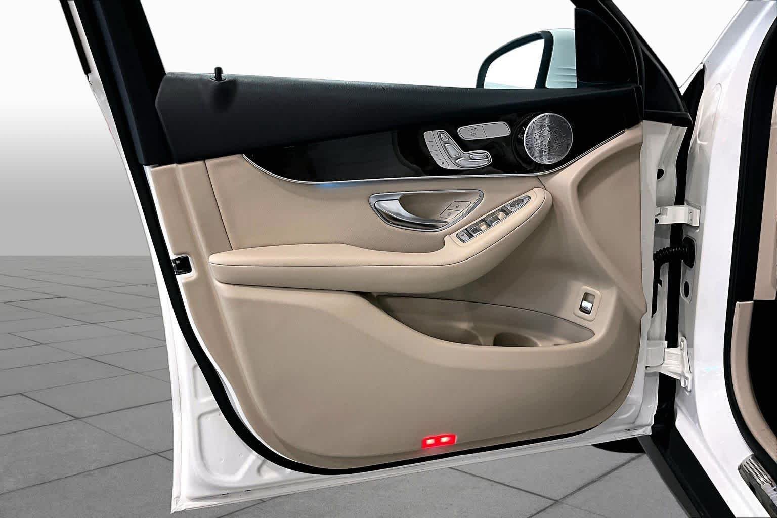 Used 2019 Polar White Mercedes-Benz GLC 300 image 19