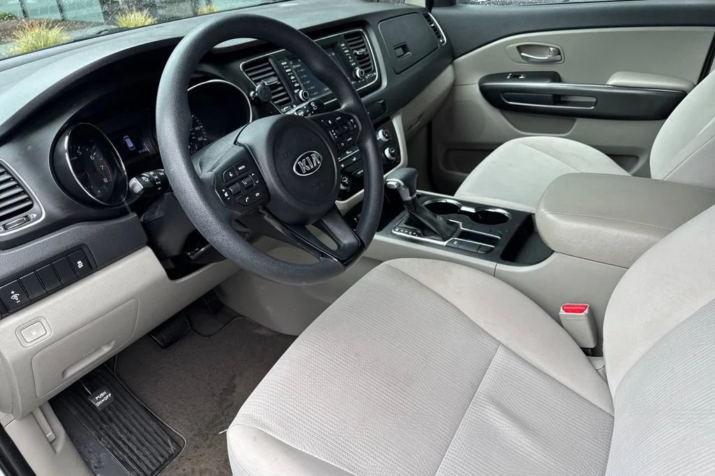 Used 2021 Pearl Kia LX image 10