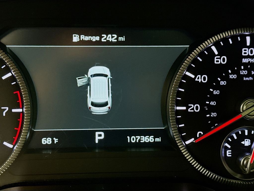 Used 2020 Everlasting Silver Kia SX image 16