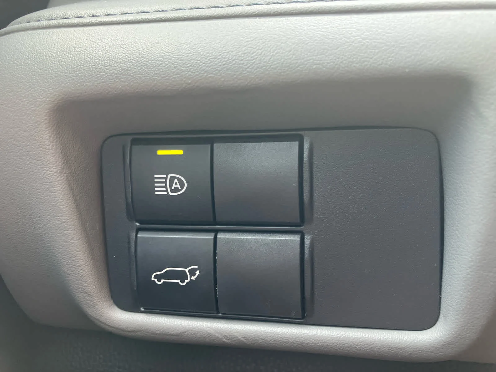 Used 2020 Blizzard Pearl Toyota XLE image 13