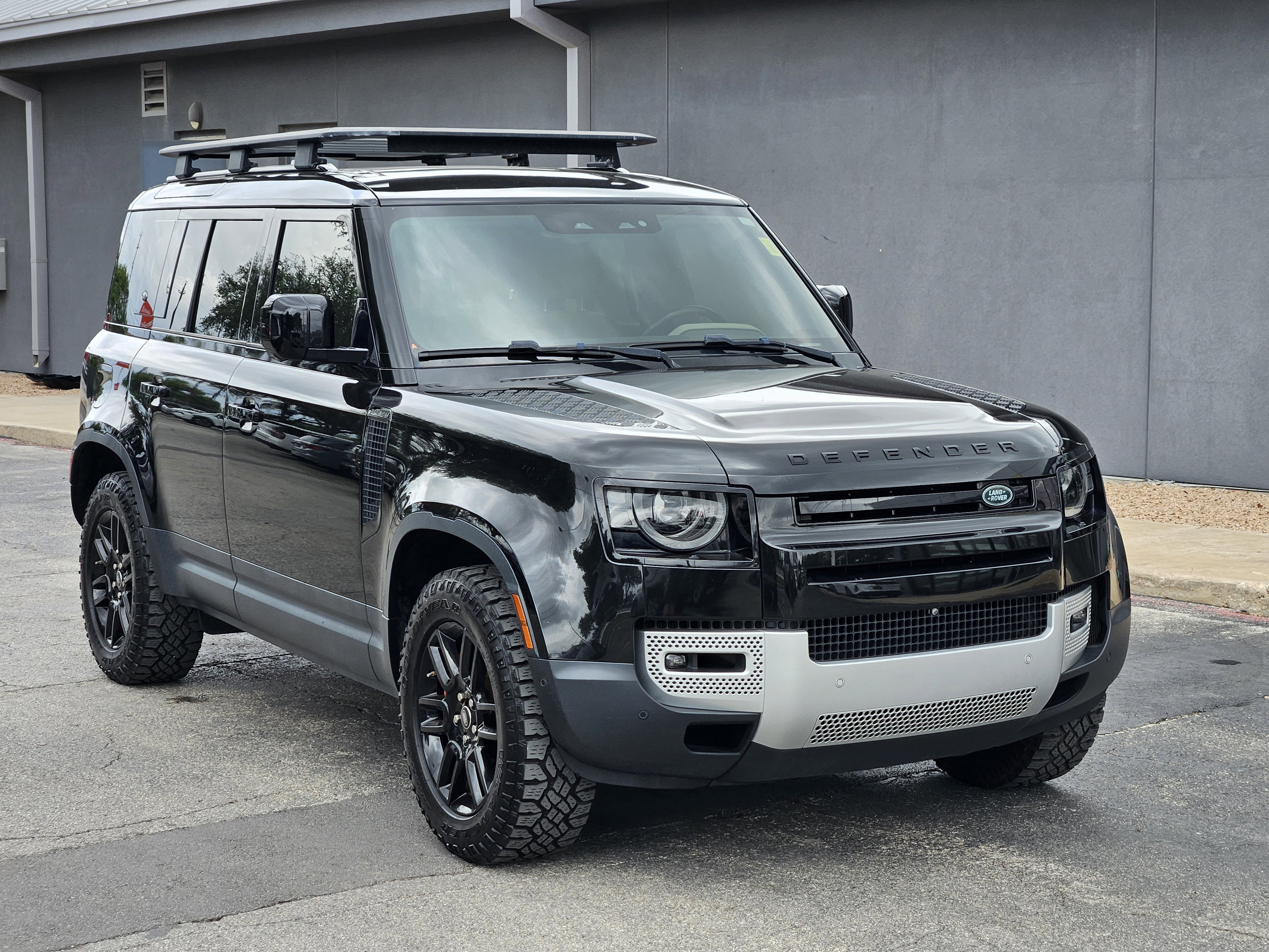 Used 2021  Land Rover 110 SE image 3