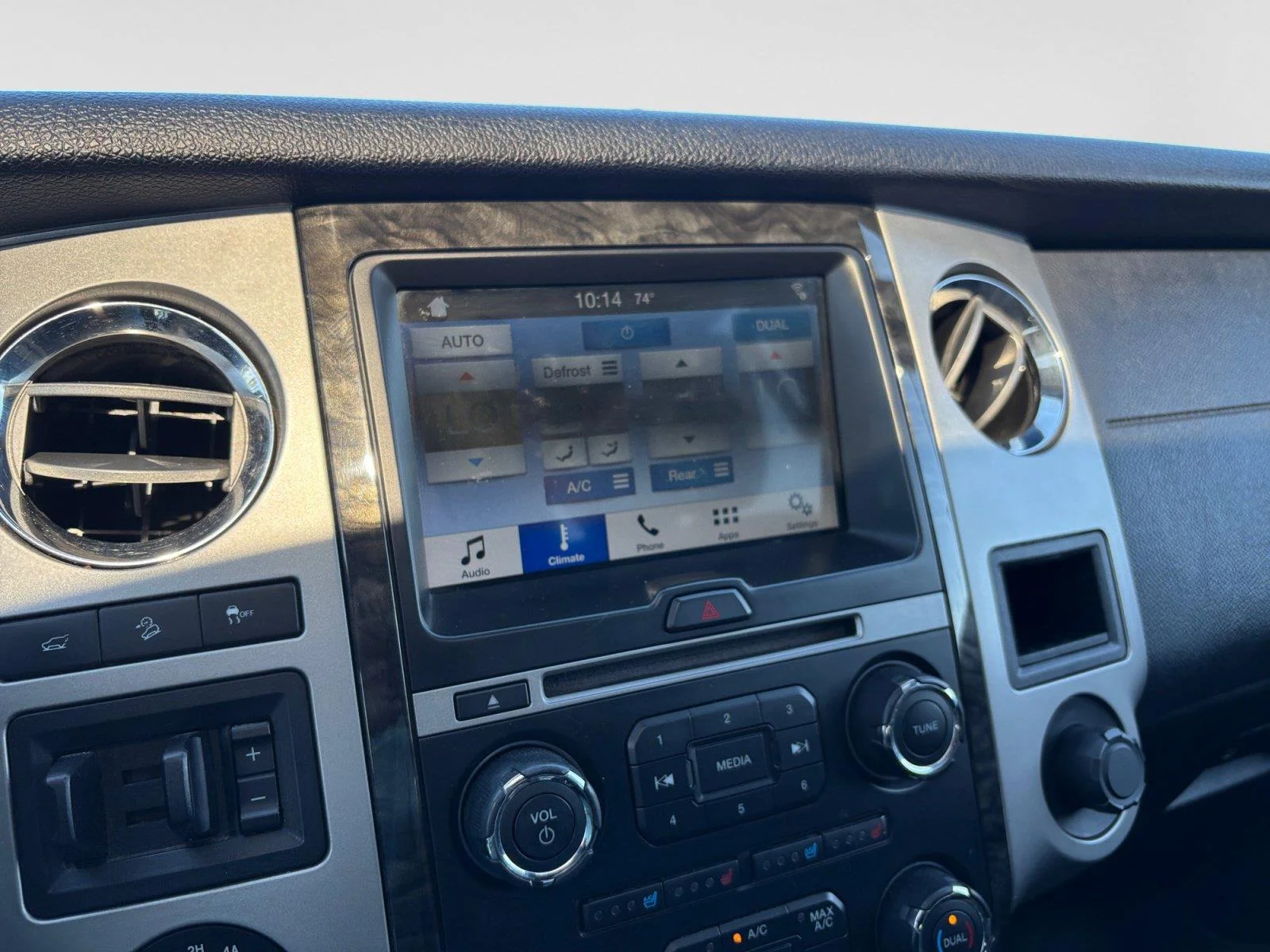 Used 2016 Magnetic Ford Limited image 23