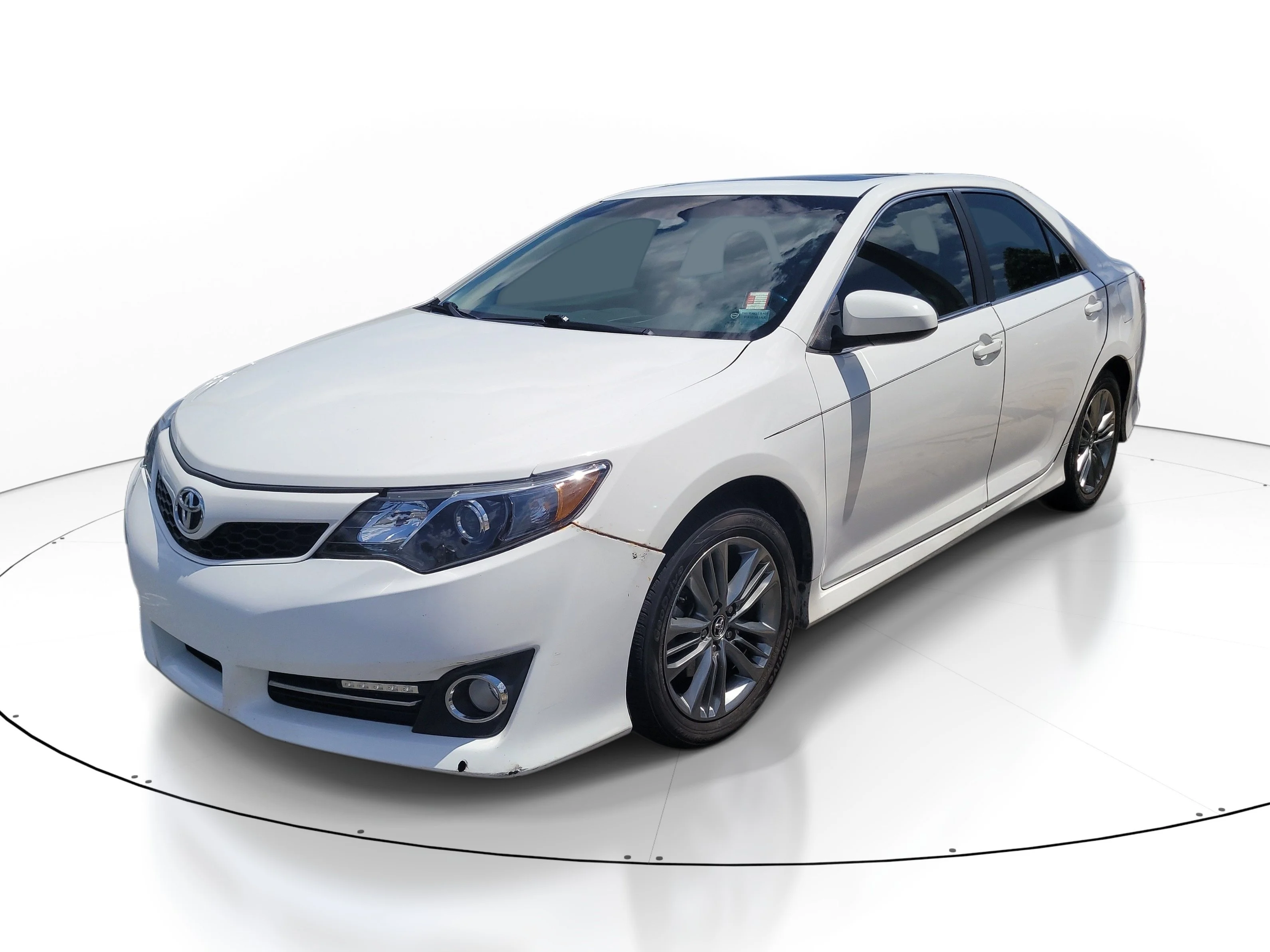 Used 2013 Super White Toyota L image 3