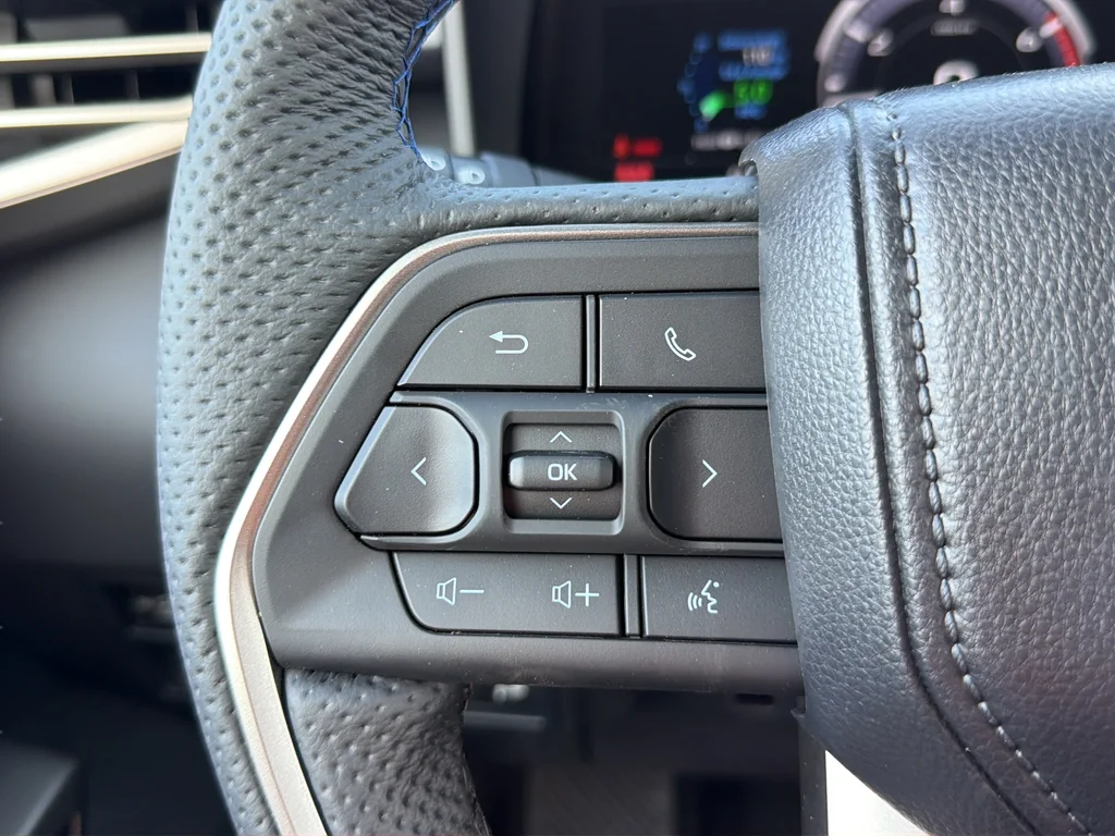 New 2026 Wind Chill Pearl <sup>1</sup> Toyota  Platinum image 9