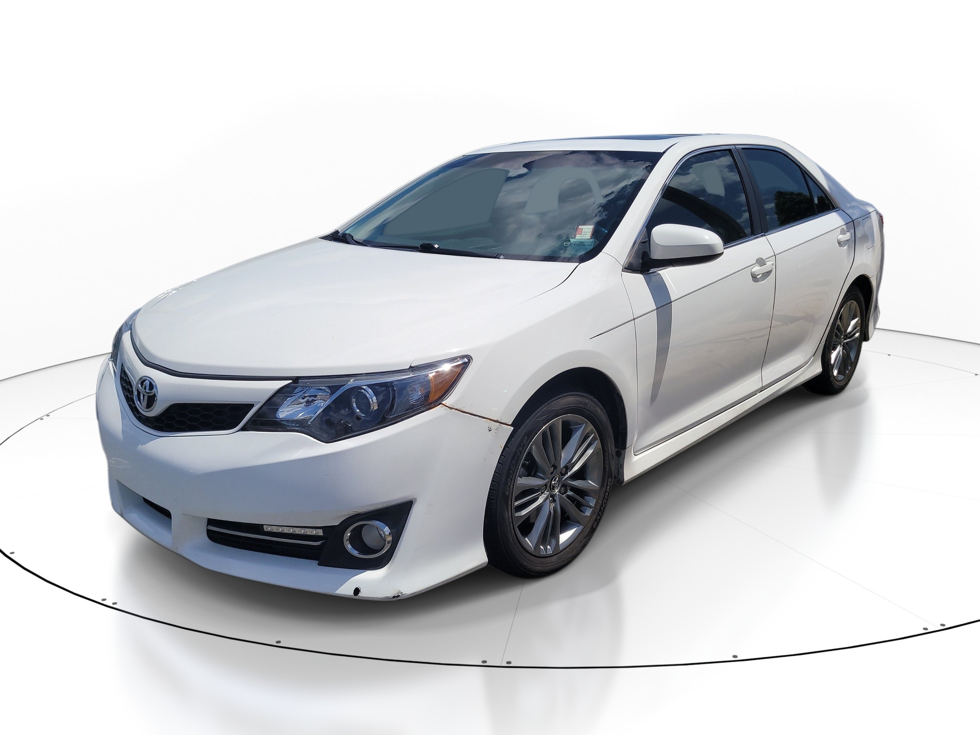 Used 2013 Super White Toyota L image 3