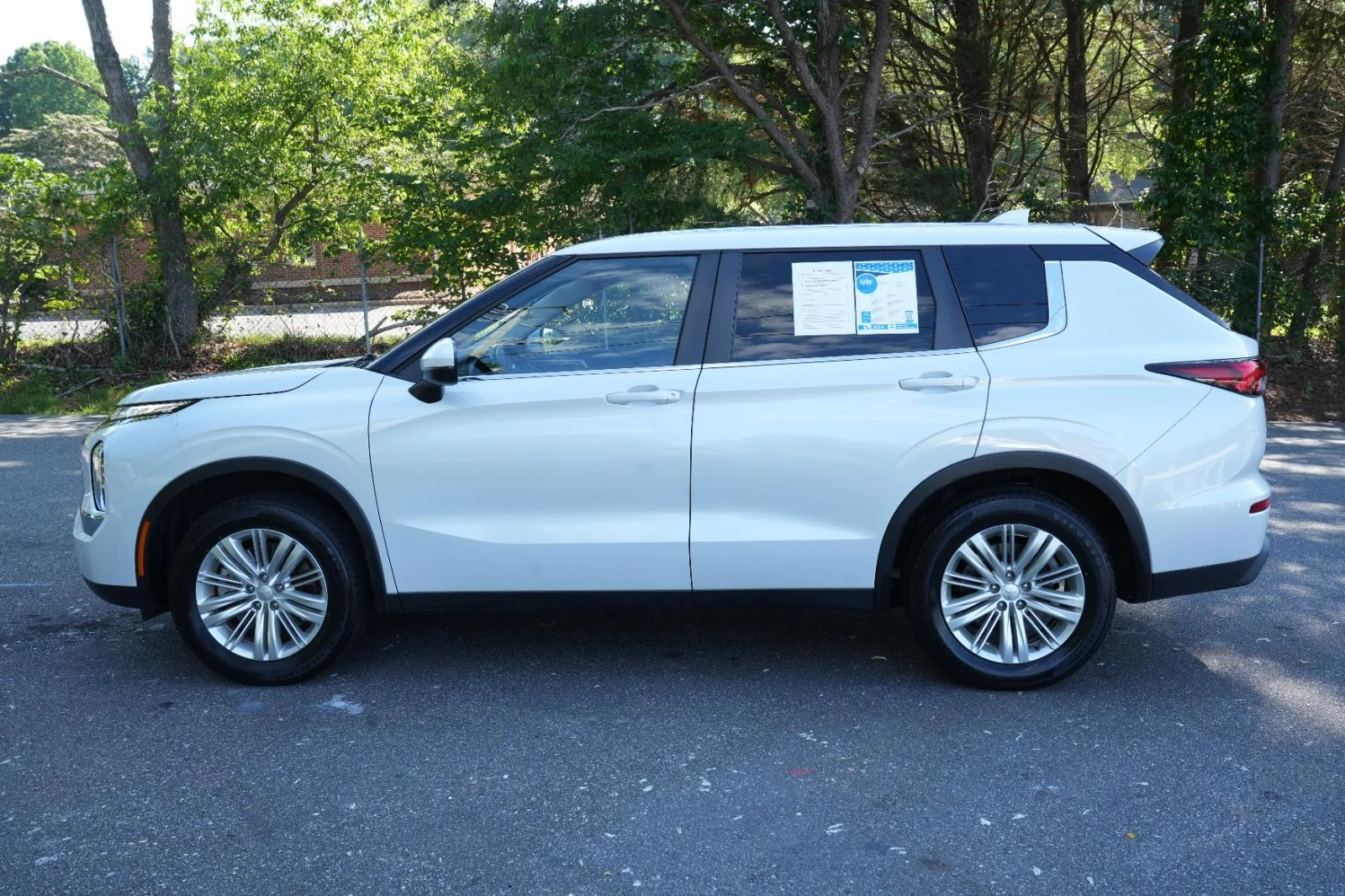 Used 2024 Silver Mitsubishi ES image 4