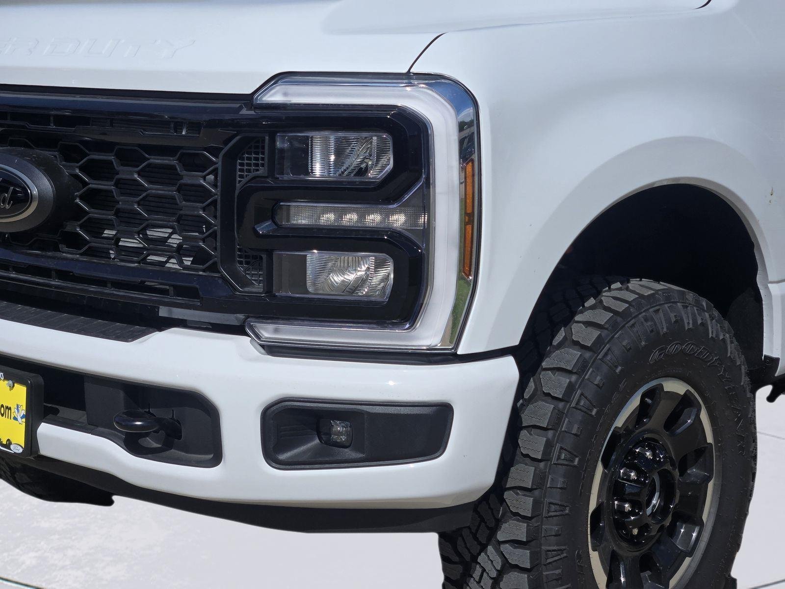 New 2026 Oxford White Ford F-250® XLT image 5