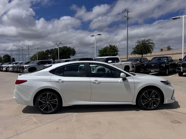 New 2026 Wind Chill Pearl <sup>1</sup> Toyota  XSE image 3