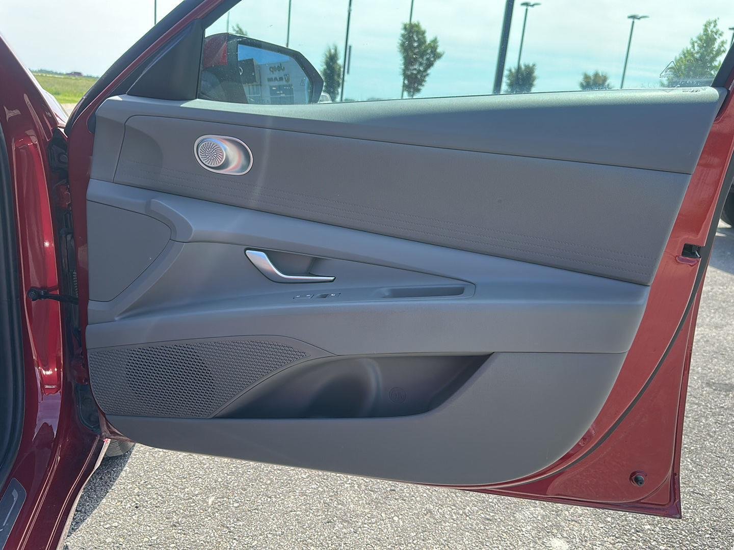 Used 2025 Ultimate Red Hyundai SE image 28