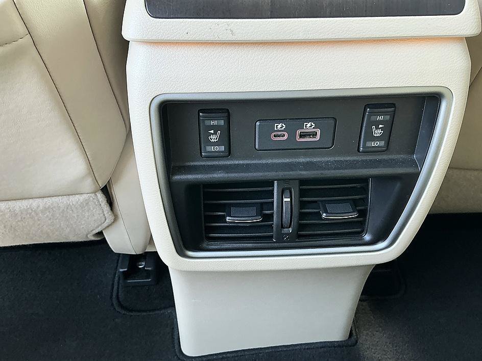 Used 2019 Pearl White Tricoat Nissan Platinum image 26