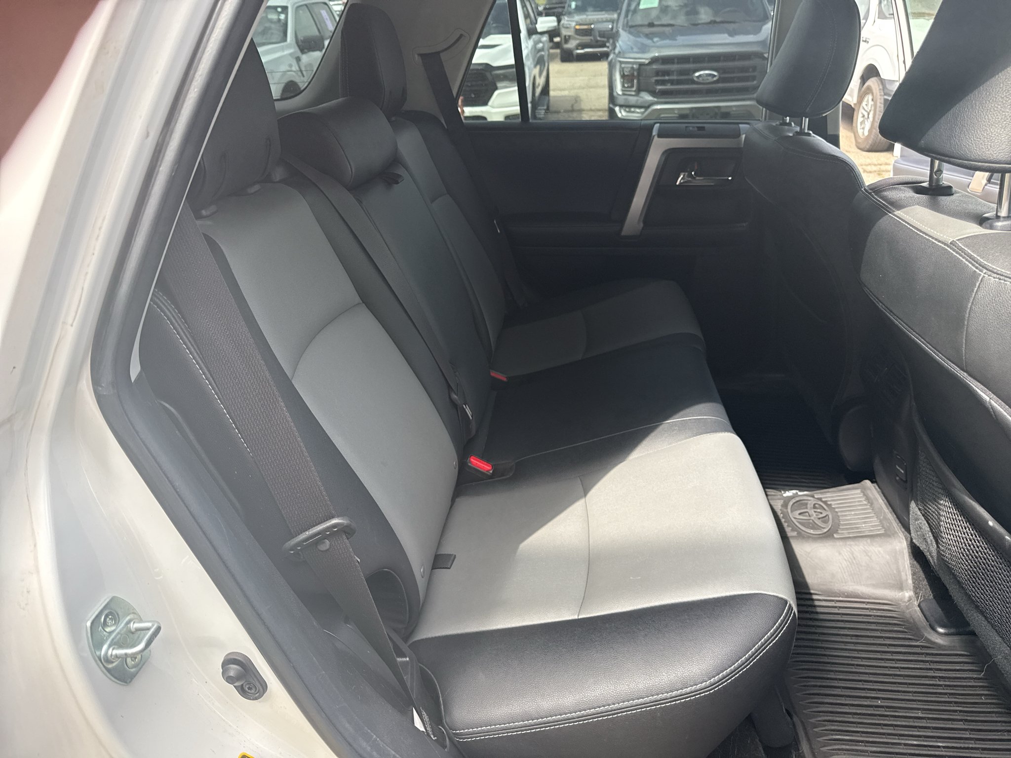 Used 2019 Super White Toyota SR5 Premium image 11