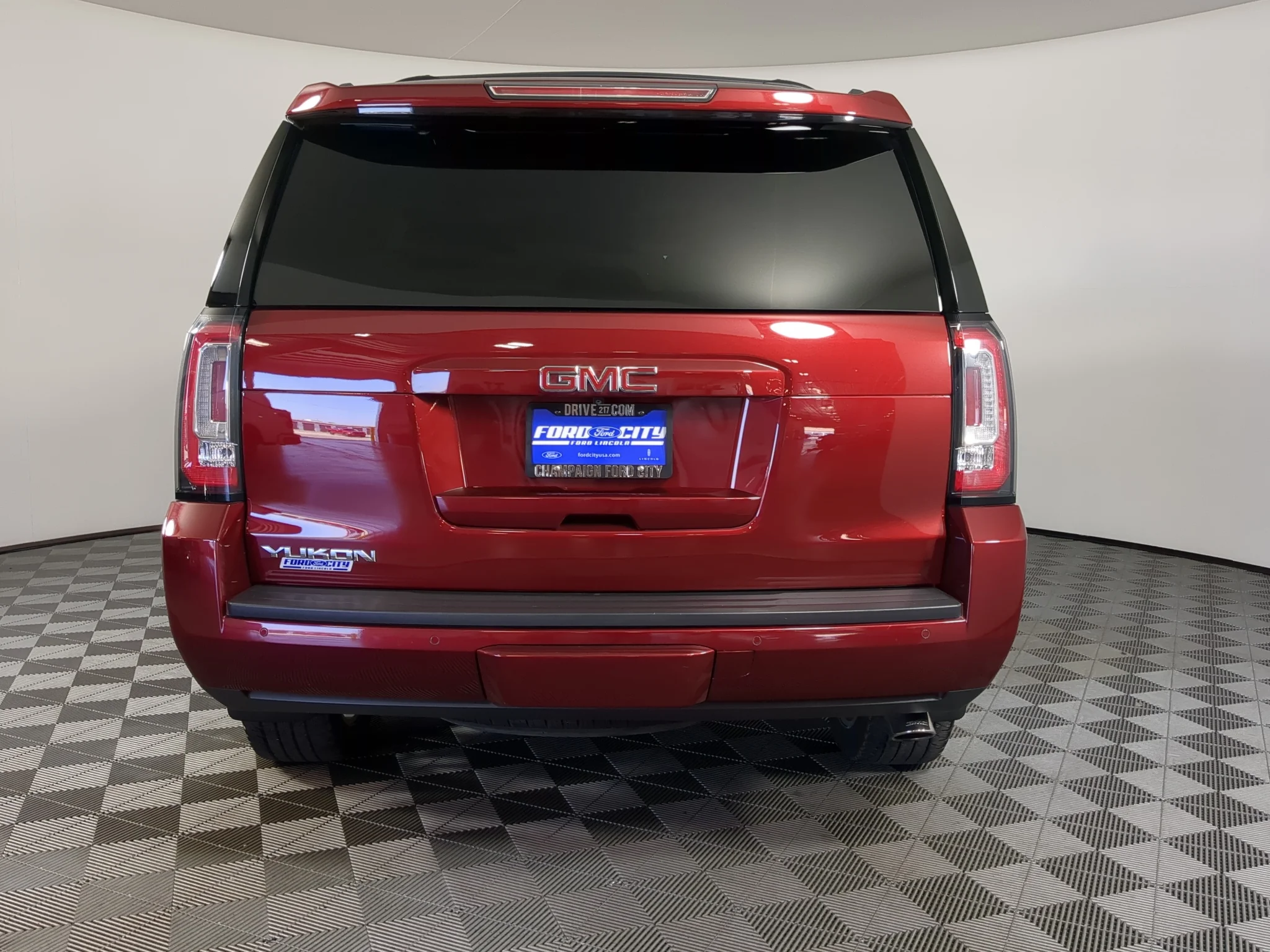 Used 2018 Crimson Red Tintcoat GMC SLT image 8