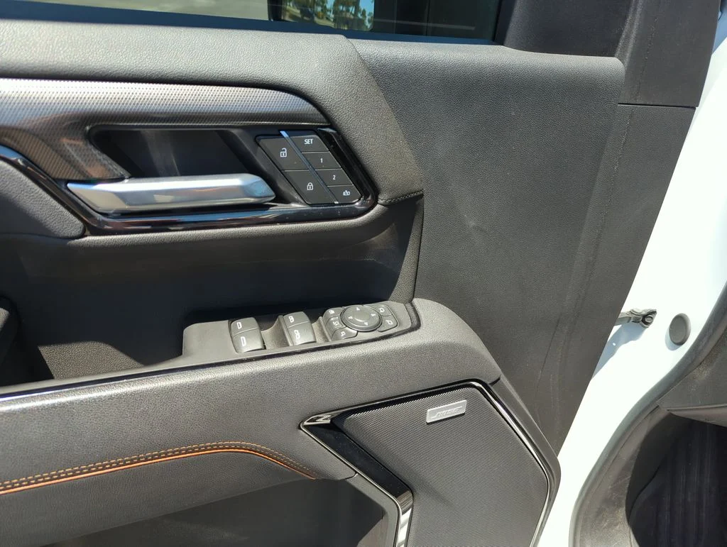 Used 2025 White GMC AT4 image 18