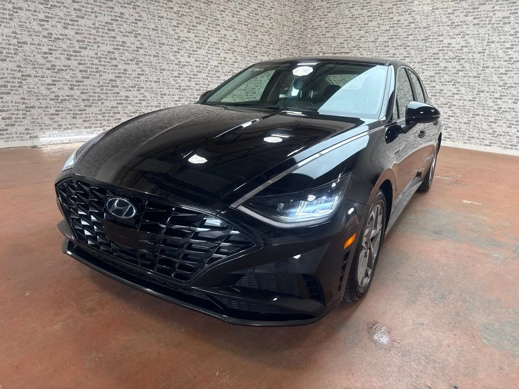 Used 2021 Phantom Black Hyundai SEL image 3