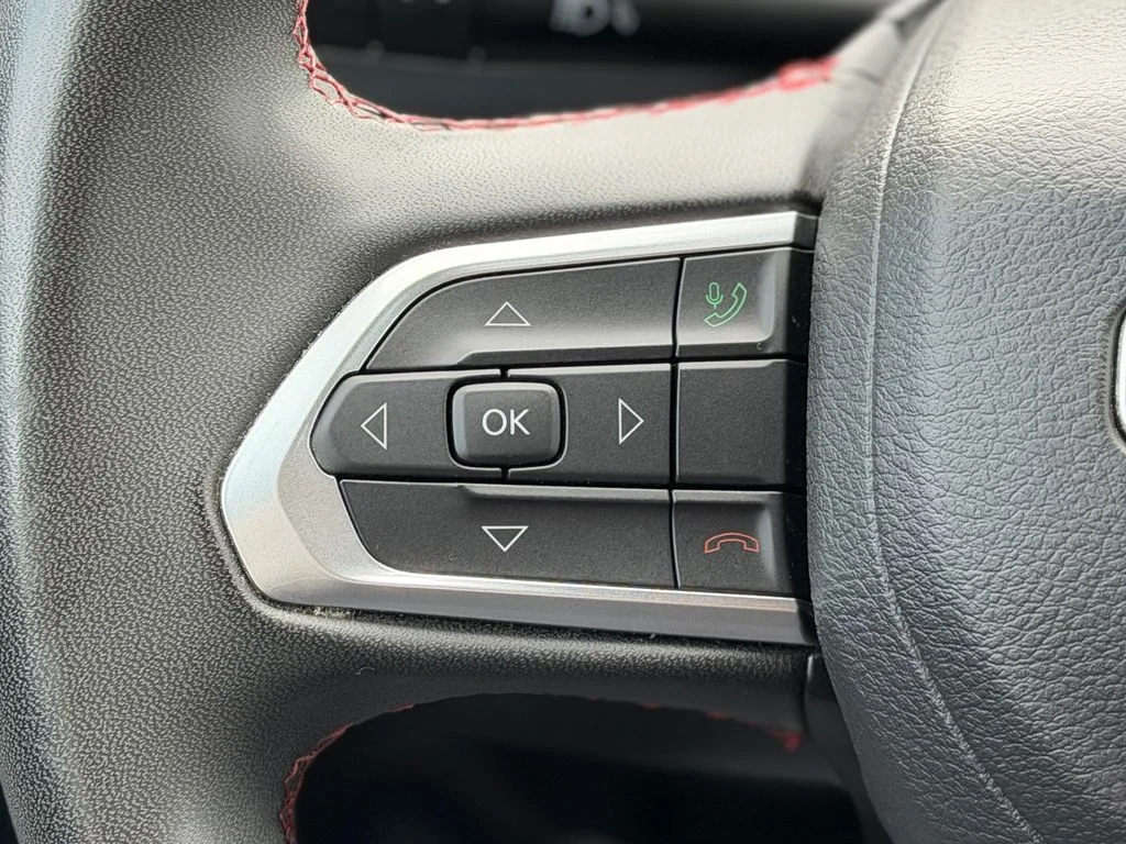 Used 2024 White Jeep Trailhawk image 11