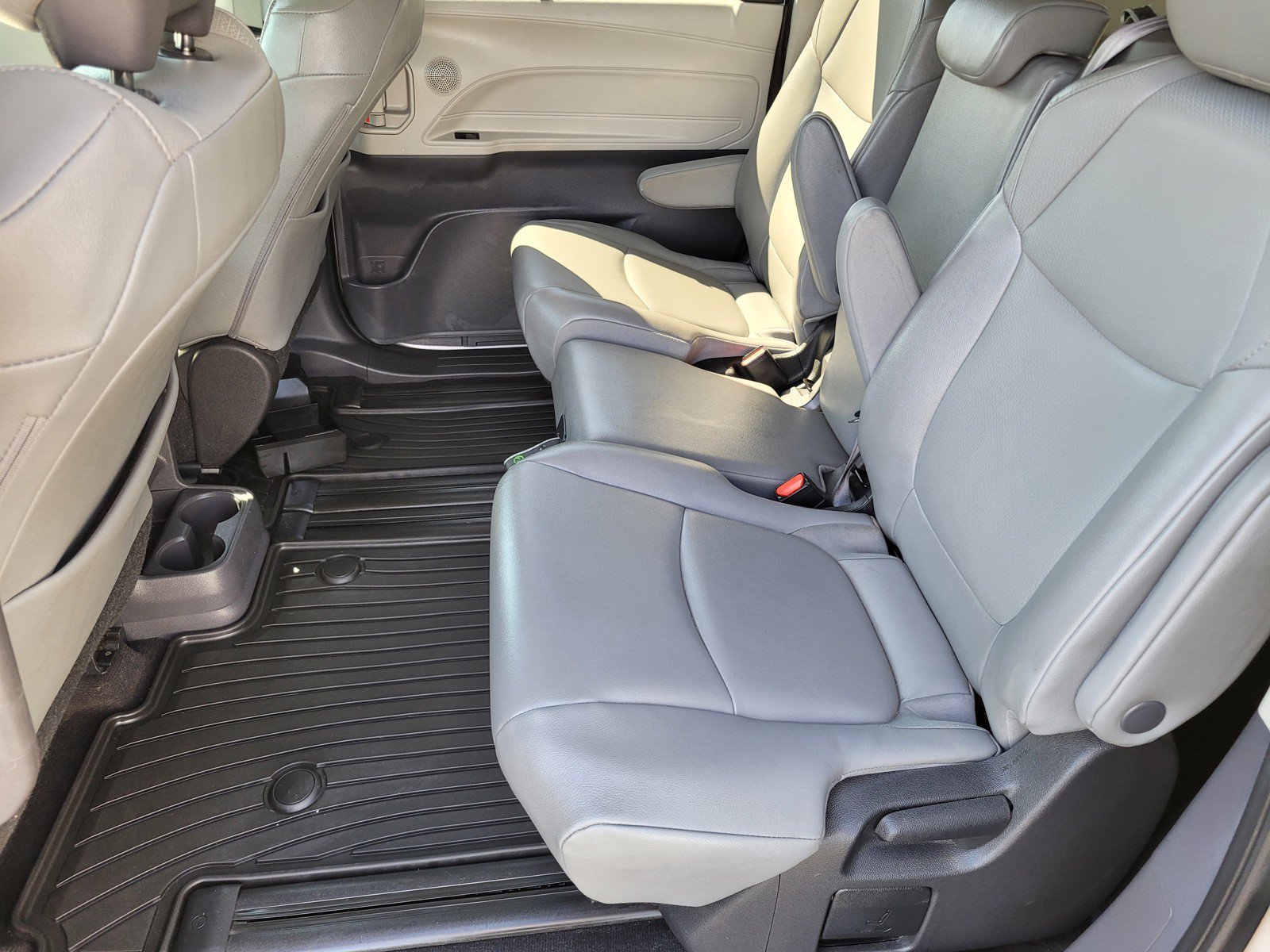 Used 2022 Silver Toyota XLE image 12