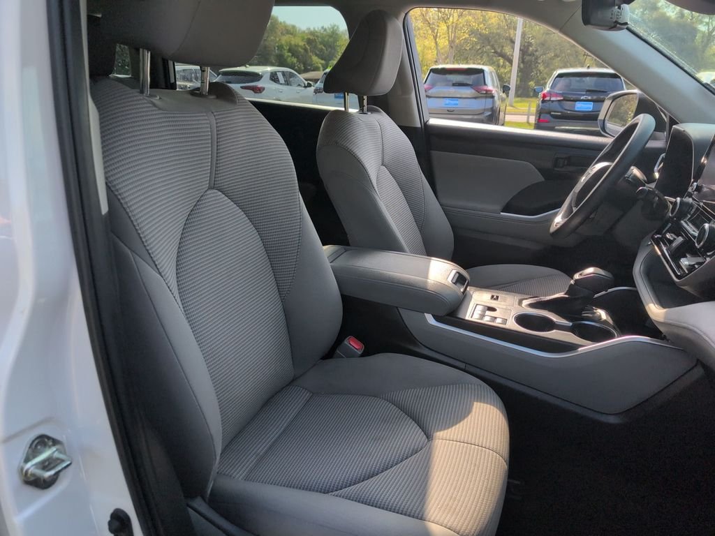 Used 2023 Beige Toyota L image 19