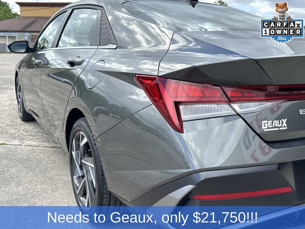 Used 2025 Gray Hyundai SEL Convenience image 11