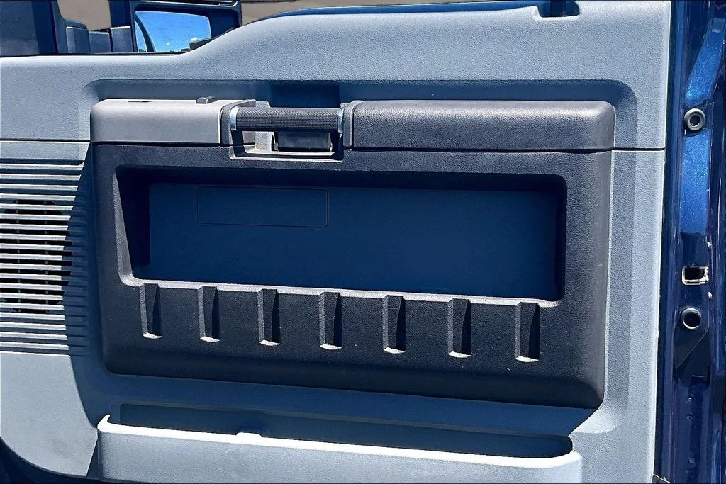 Used 2016 Blue Ford XLT image 21
