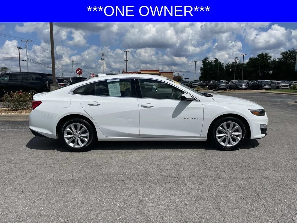 Used 2025 Summit White Chevrolet 1LT image 2