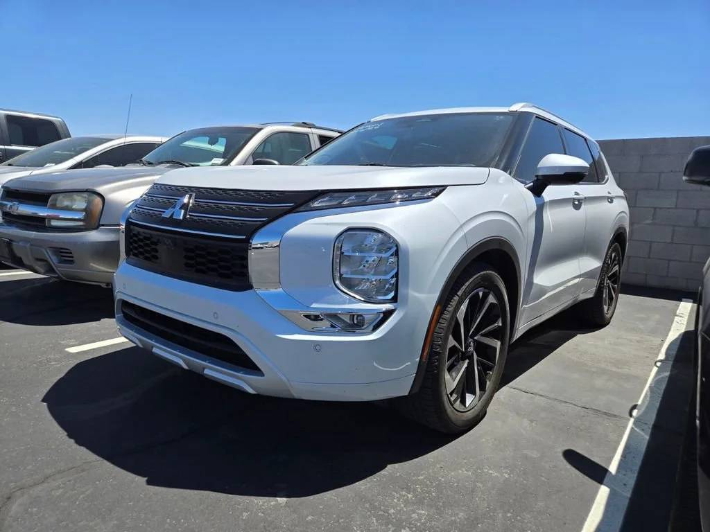 Used 2024 White Mitsubishi SEL image 2