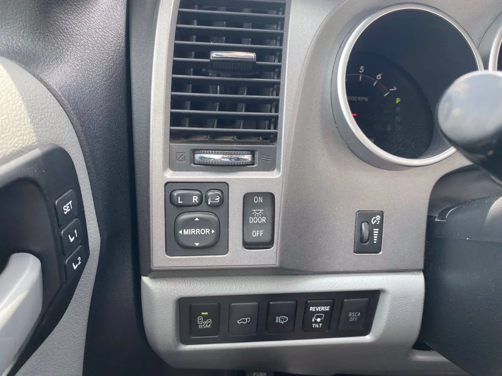 Used 2012 White Toyota Platinum image 24