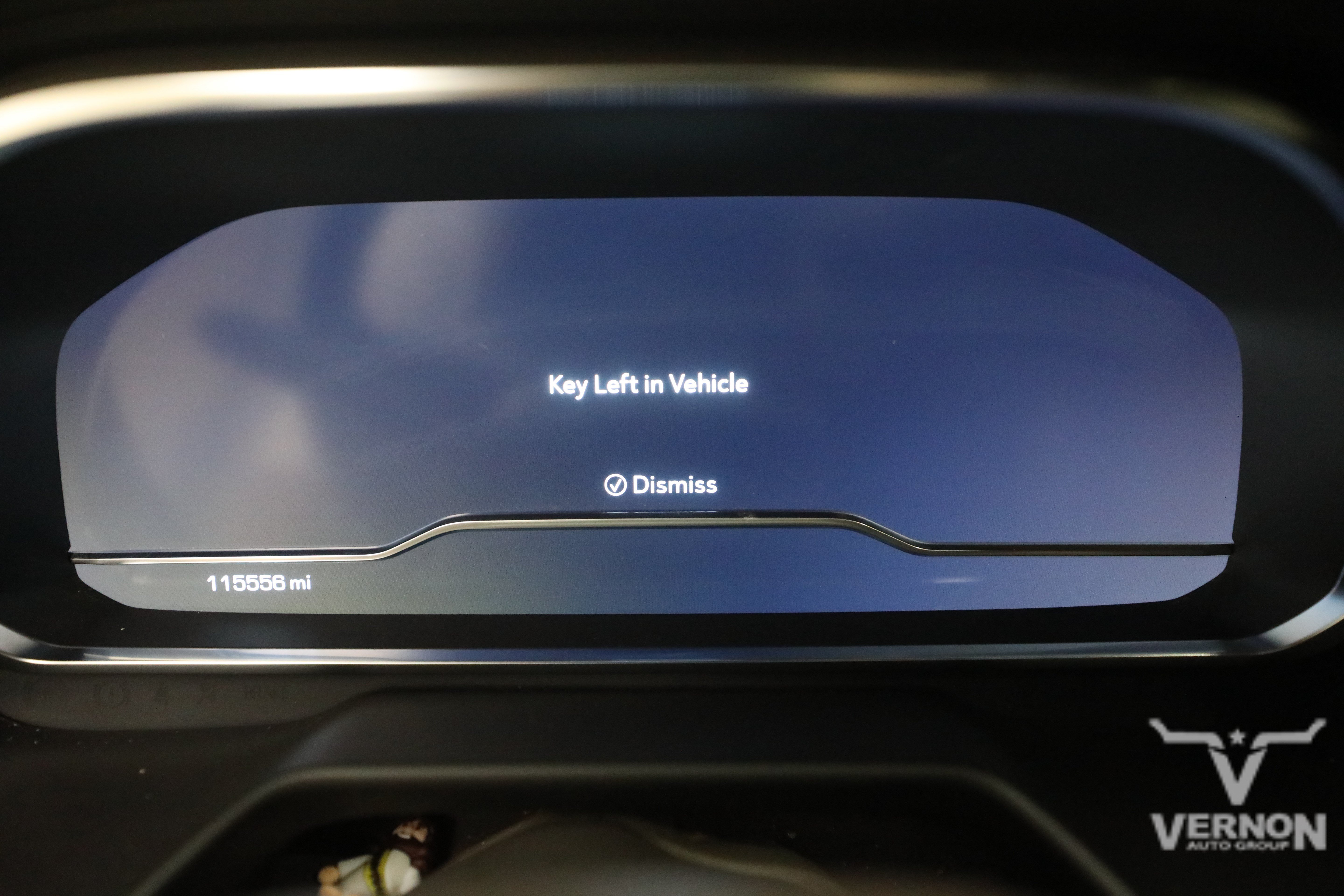 Used 2023 White Frost Tricoat GMC Y image 9