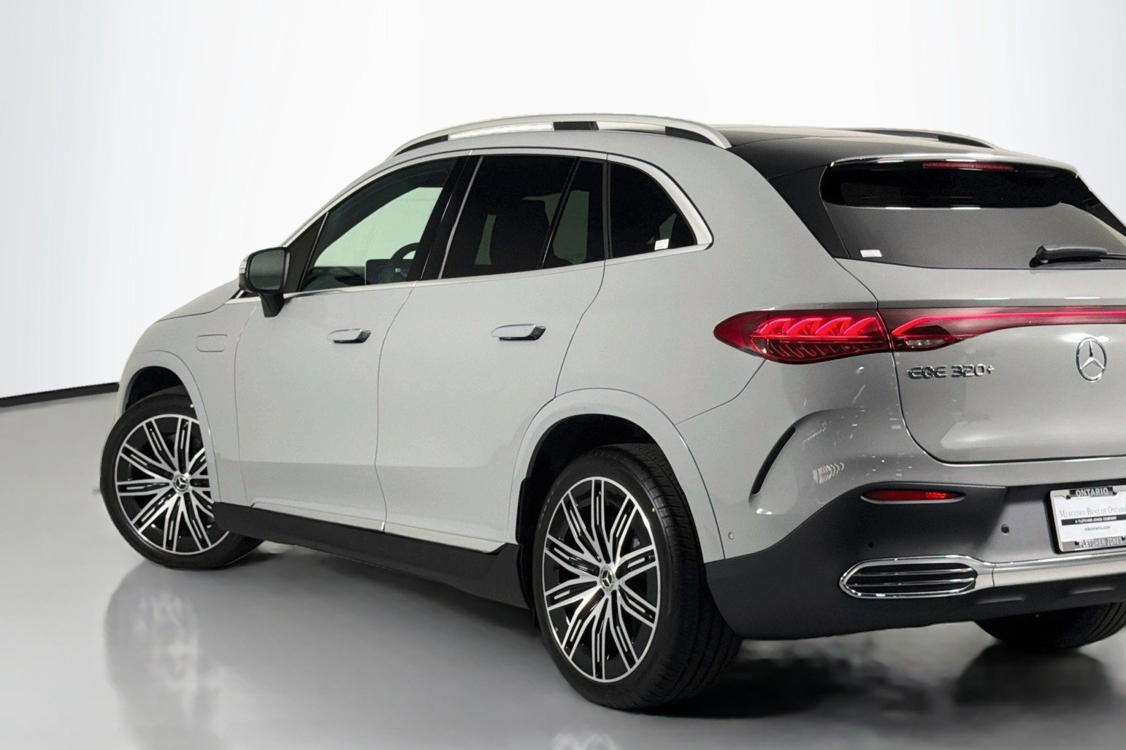 New 2027 MANUFAKTUR Alpine Grey Mercedes-Benz EQE 320+ SUV image 13