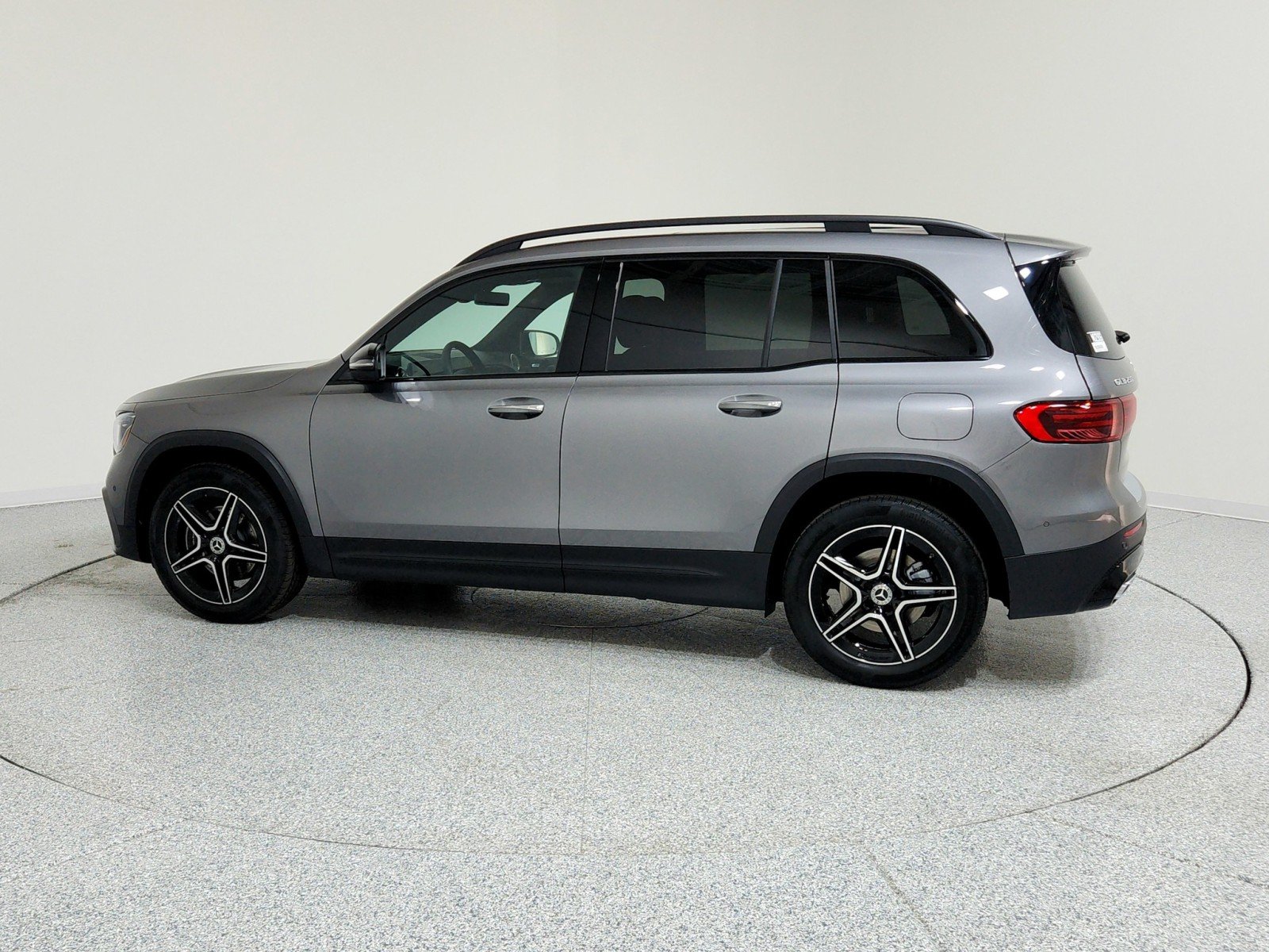 Used 2026 Mountain Grey Metallic Mercedes-Benz GLB 250 image 10