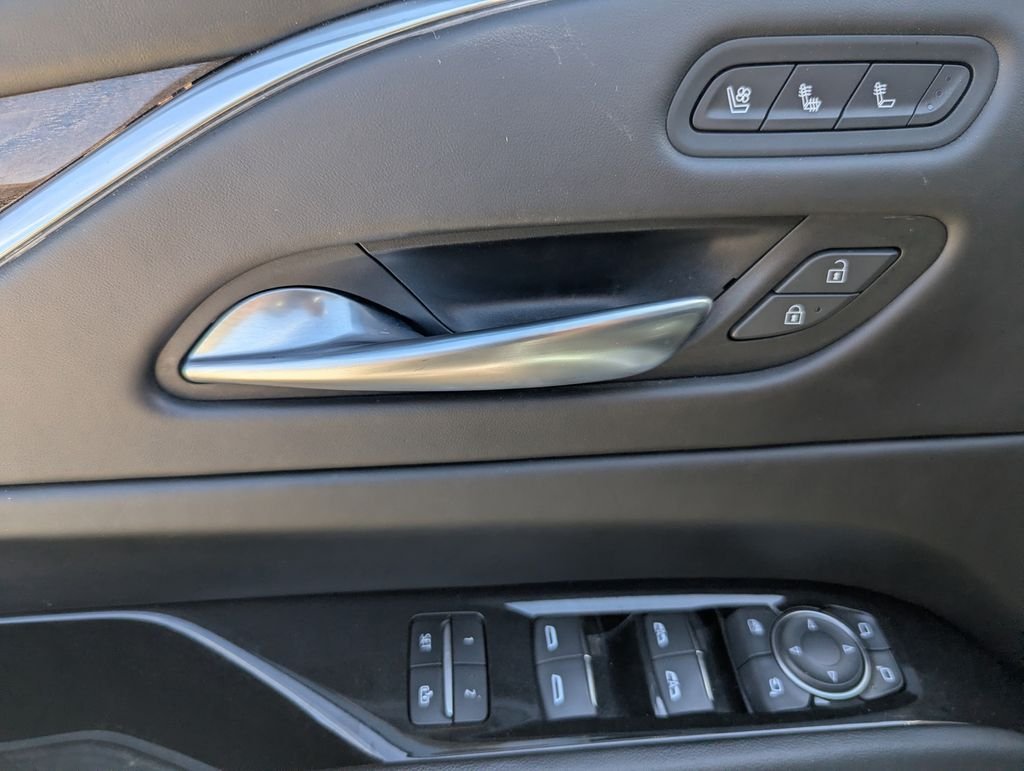 Used 2023 White Cadillac Sport Platinum image 18
