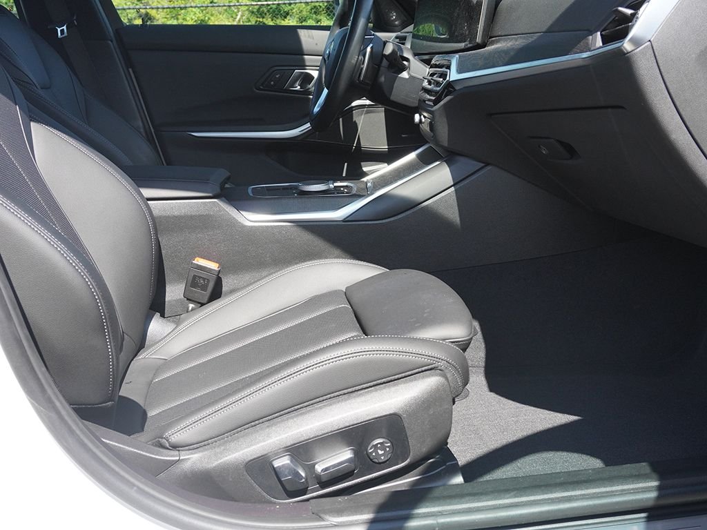 Used 2024 White BMW 330i xDrive image 27