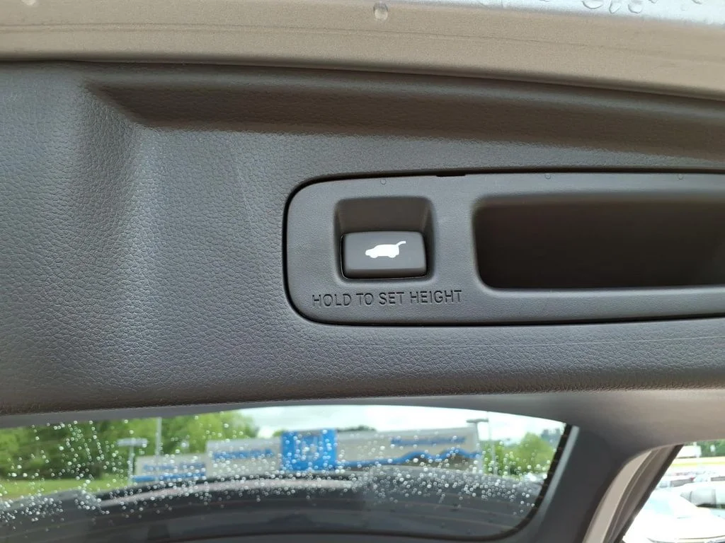 Used 2026 Silver Honda EX-L image 23