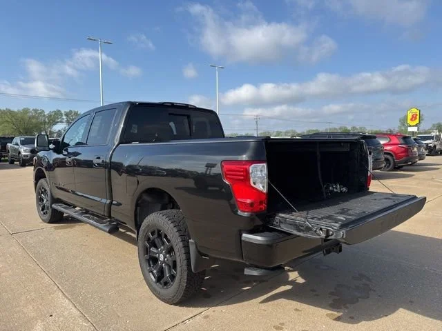 Used 2019 Magnetic Black Nissan SL image 6