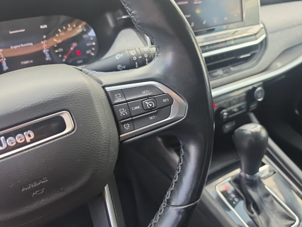 Used 2022 Gray Jeep Latitude FWD image 20
