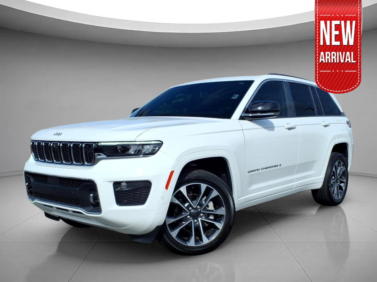 Used 2024 WHITE JEEP OVRLND image 1