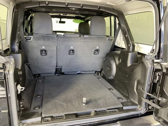 Used 2022 Black Jeep Unlimited Sahara image 8