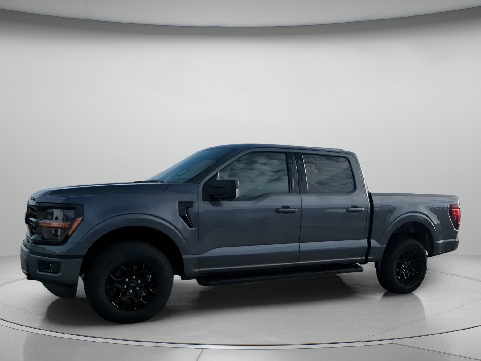 New 2026 Carbonized Gray Metallic Ford XLT image 8