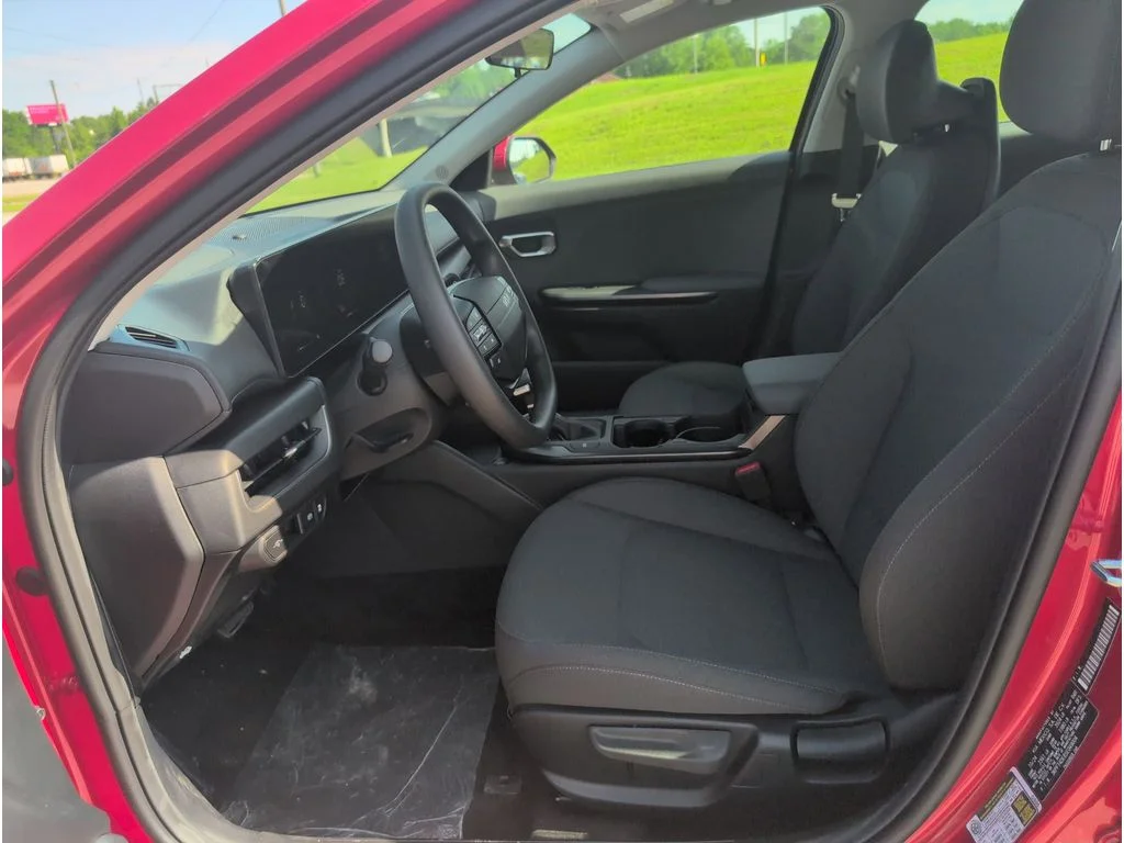 2025 Kia K4 LXS - Photo 19
