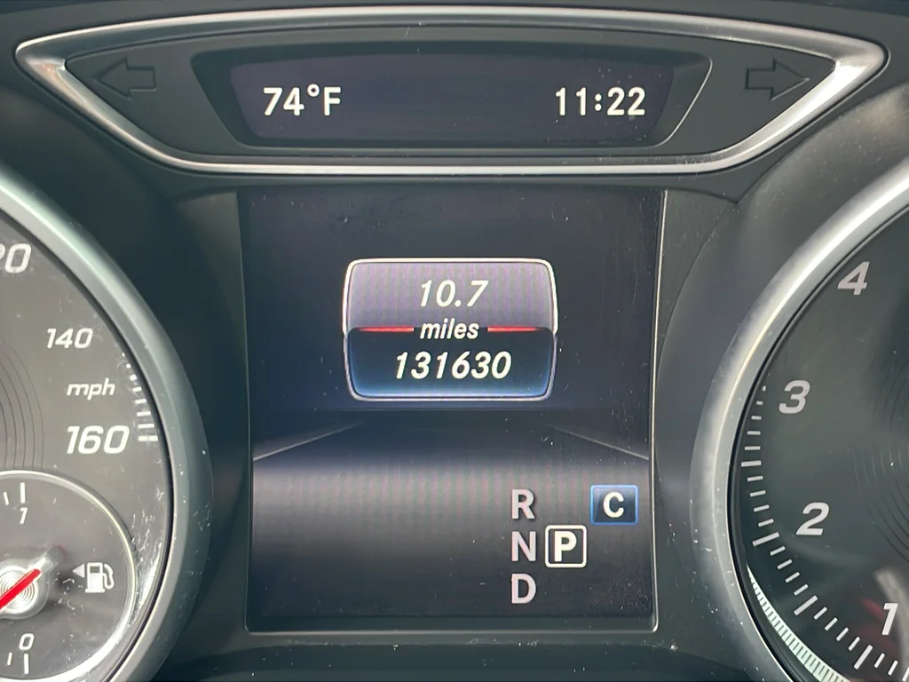 Used 2018 White Mercedes-Benz GLA 250 image 39