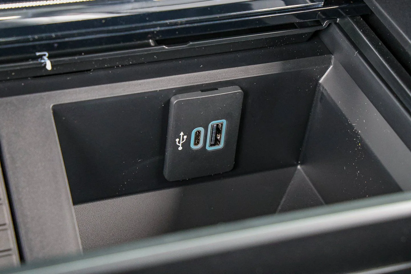 New 2026 Oxford White Ford F-350® Lariat® image 32
