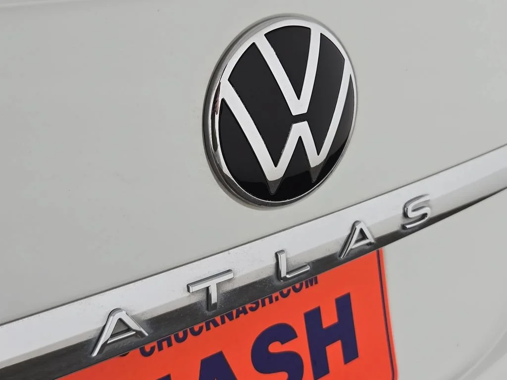 Used 2022 White Volkswagen 2.0T SE image 36