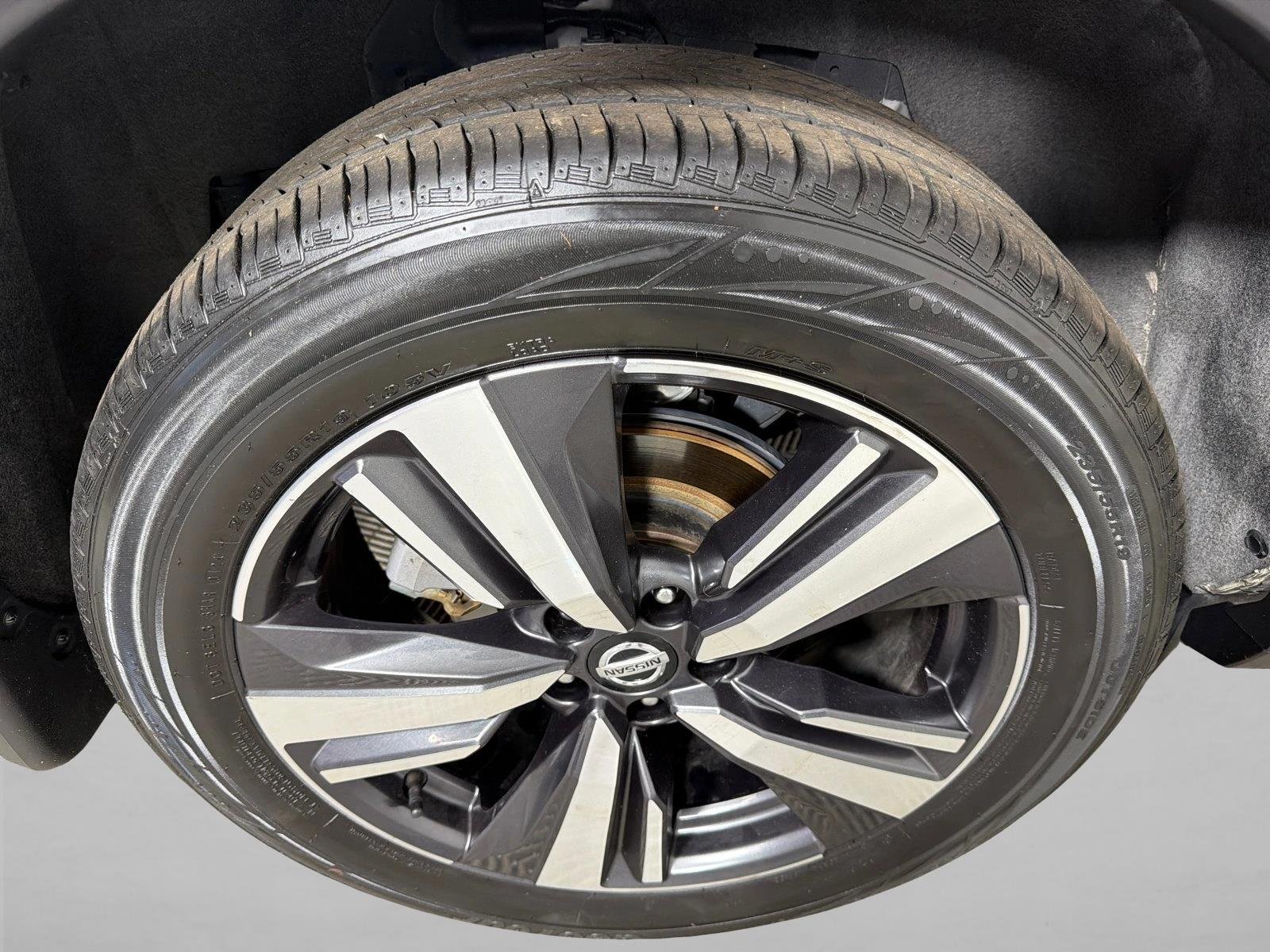 Used 2021 Pearl White Tricoat Nissan Platinum image 19