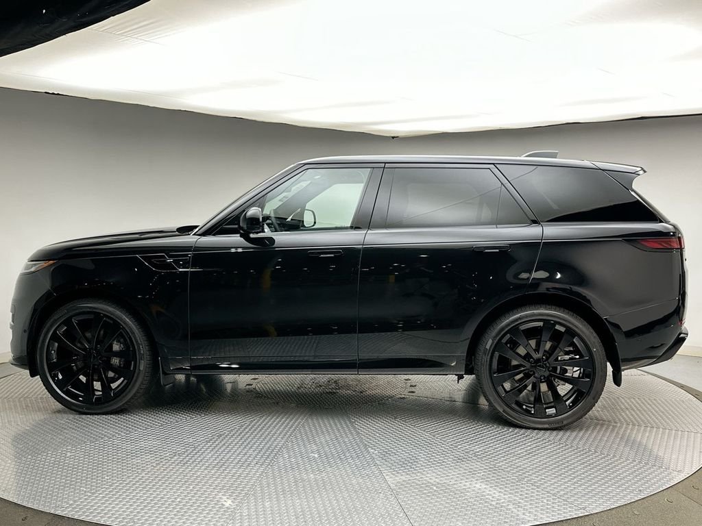 New 2026 Santorini Black Land Rover Dynamic SE image 2